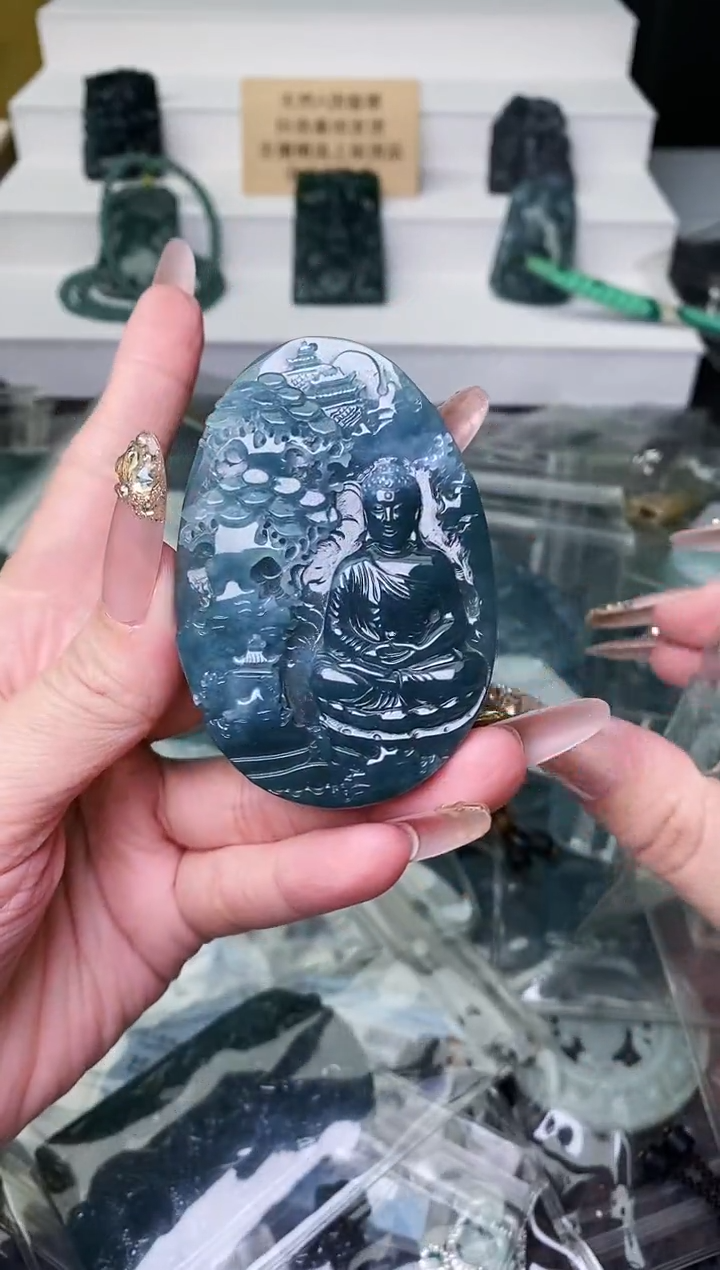 颈饰未镶嵌翡翠 