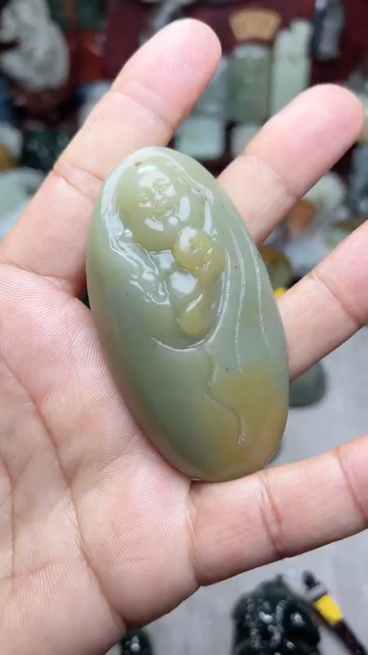 和田玉未镶嵌把件-