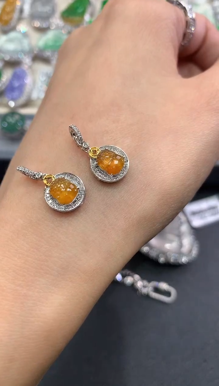 【闪购商品】翡翠吊坠(不含链)18K金镶嵌f16多样性一件发货