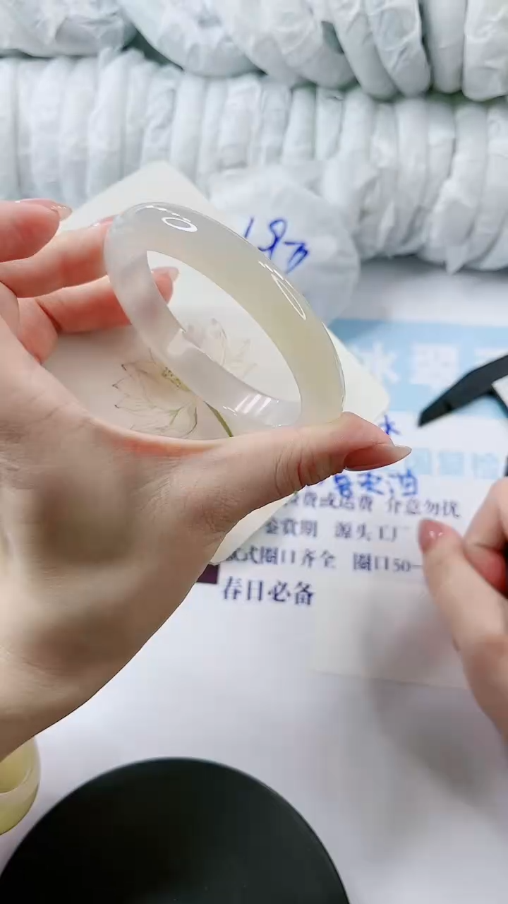 【闪购商品】石英质玉手镯未镶嵌多样性发货V154