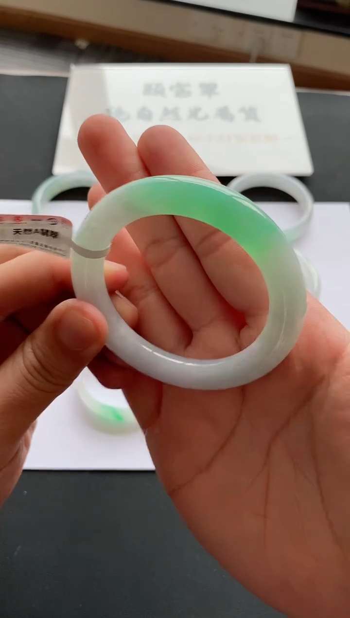 【闪购商品】翡翠手镯未镶嵌95号54*10.4*10.1圆条