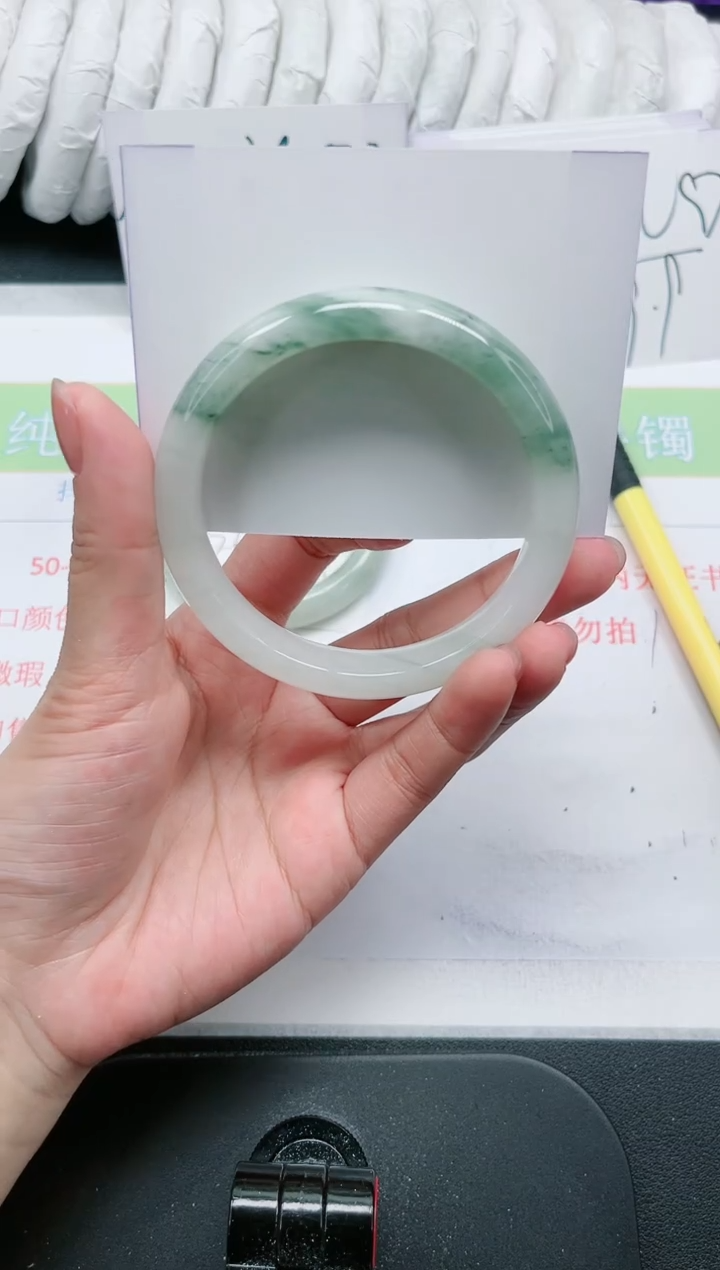 【闪购商品】石英质玉手镯未镶嵌330-59