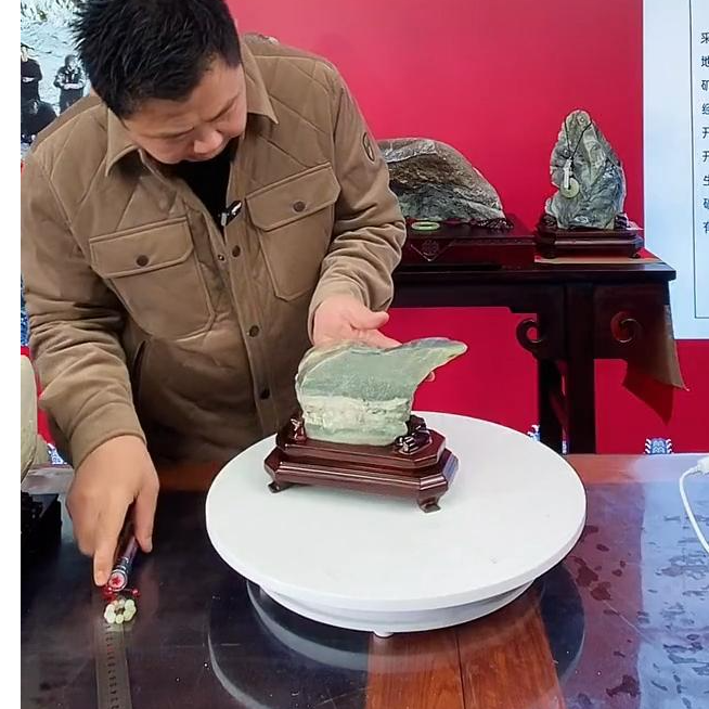 新疆原石摆件带底座发一件编号107