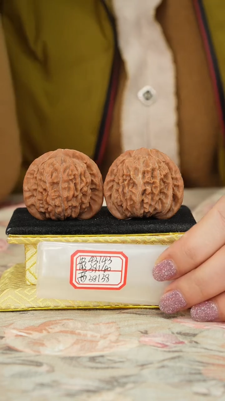 【闪购商品】文玩核桃把件一代楼