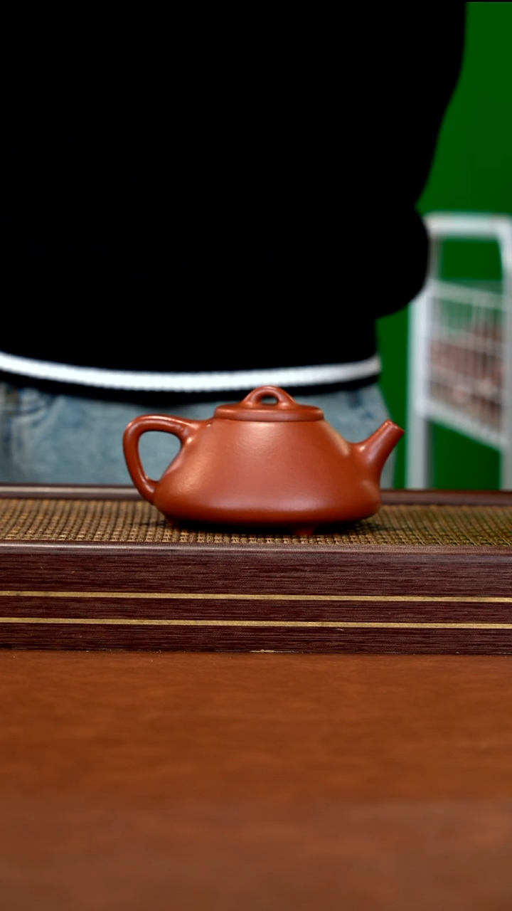 茶壶紫砂ZQ   老朱泥   子怡石瓢    240cc   全手工