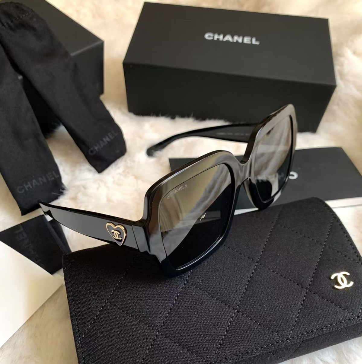 全新未使用 Chanel/香奈儿 心形徽标方形太阳镜