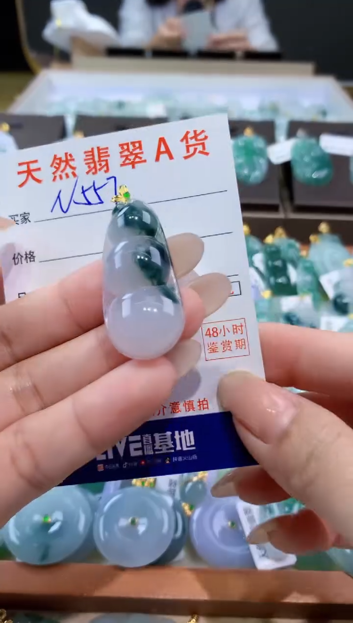 颈饰18K金镶嵌翡翠天然缅甸翡翠A货挂件 