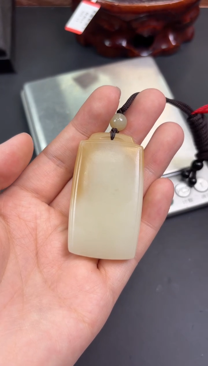 【闪购商品】和田玉吊坠(赠链)未镶嵌且末金山微色差吊坠