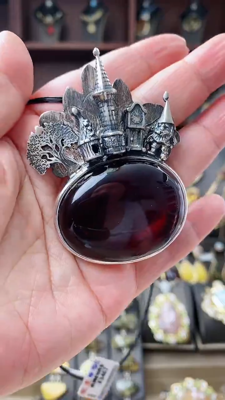 【闪购商品】琥珀颈饰银S925镶嵌吊坠