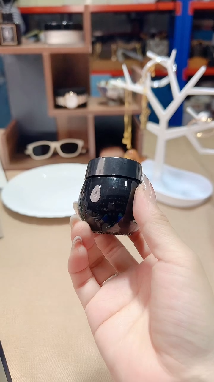 瓷片碗碟好物一件不留@@1