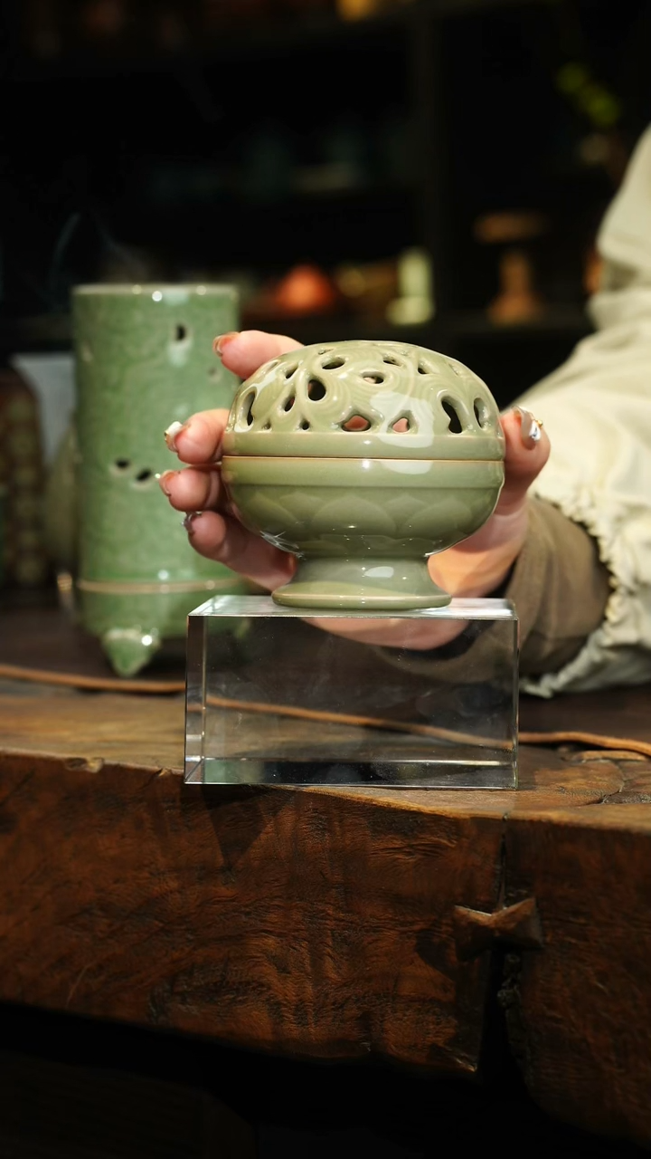 【闪购商品】瓷片越窑 缠枝香炉 小号