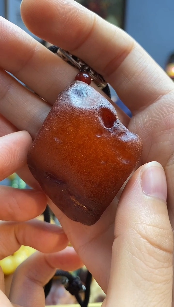 未镶嵌颈饰琥珀吊坠