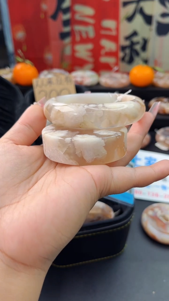 【闪购商品】石英质玉手镯未镶嵌赠送镯心（圈口）65