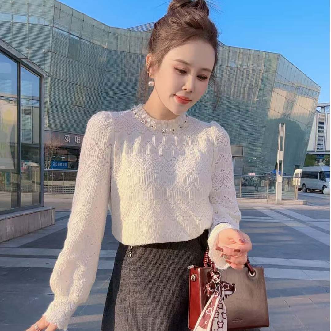 恰逢景梅子自留款冬季内搭女打底温柔气质重工钉珠加厚蕾丝衬衫