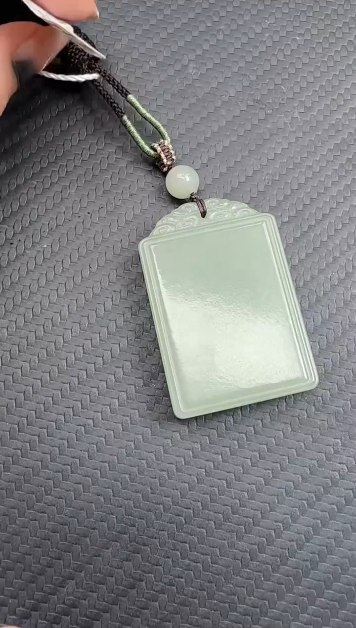 和田玉未镶嵌吊坠(赠链)且末近矿微色差无事牌吊坠