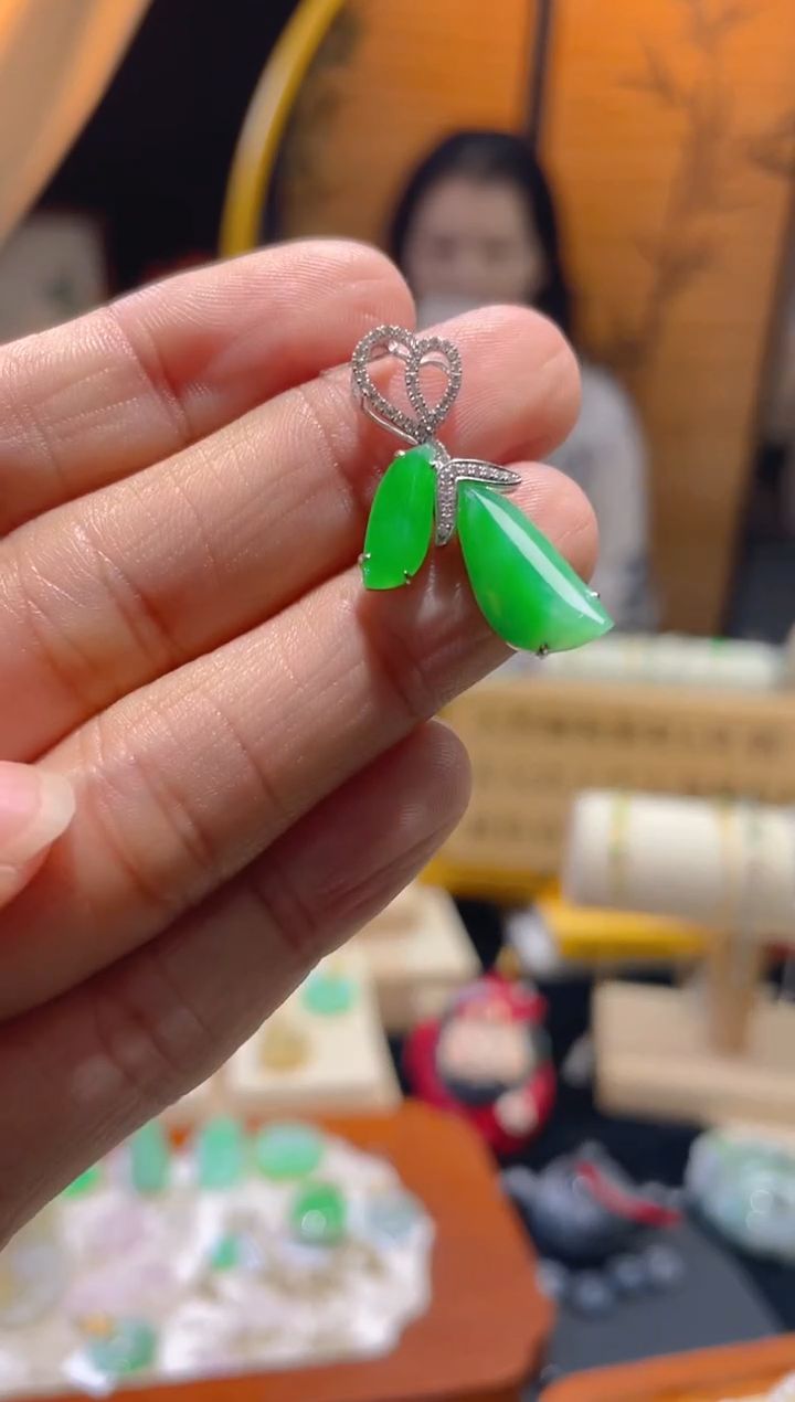 【闪购商品】翡翠颈饰18K金镶嵌假一赔三