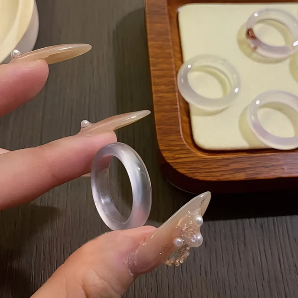 天然玛瑙白冰镯心玉髓戒圈