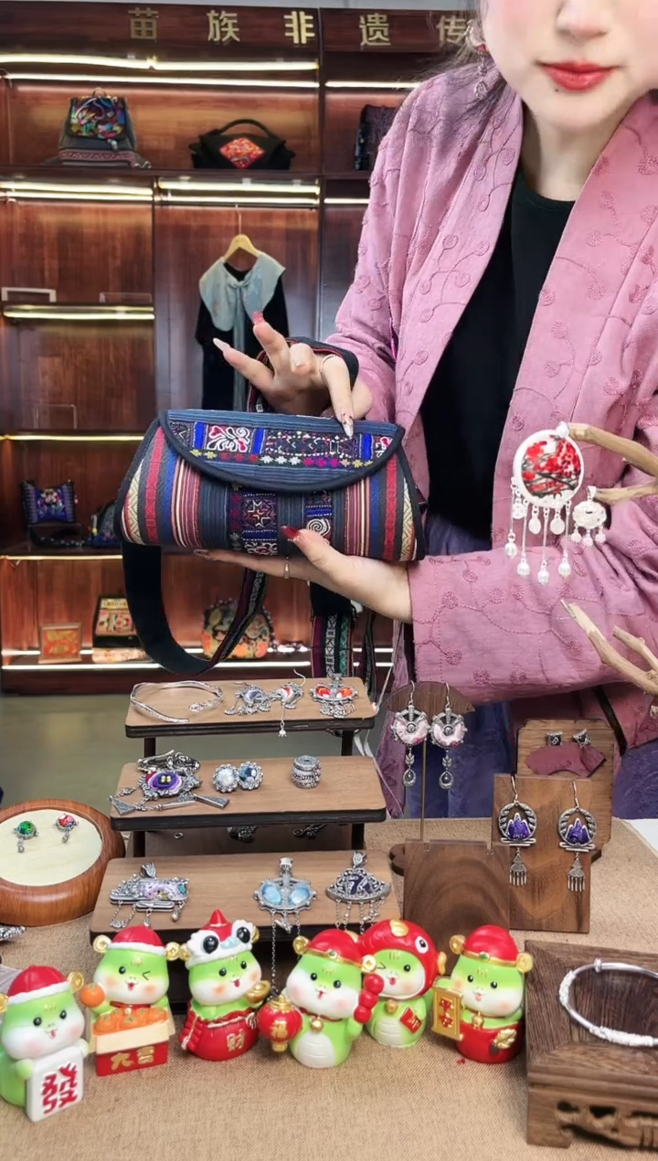 【闪购商品】织绣A41黔东南苗族刺绣