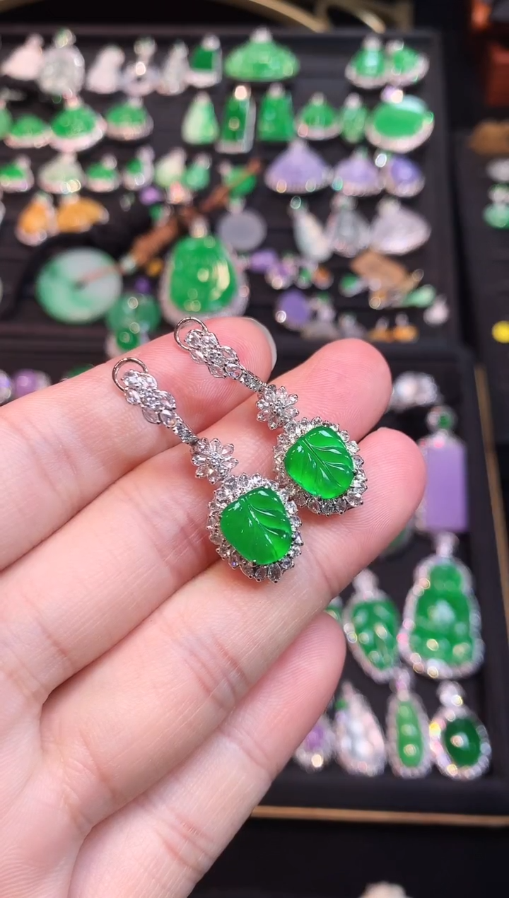 18K金镶嵌翡翠耳饰龙石种满绿树叶耳坠