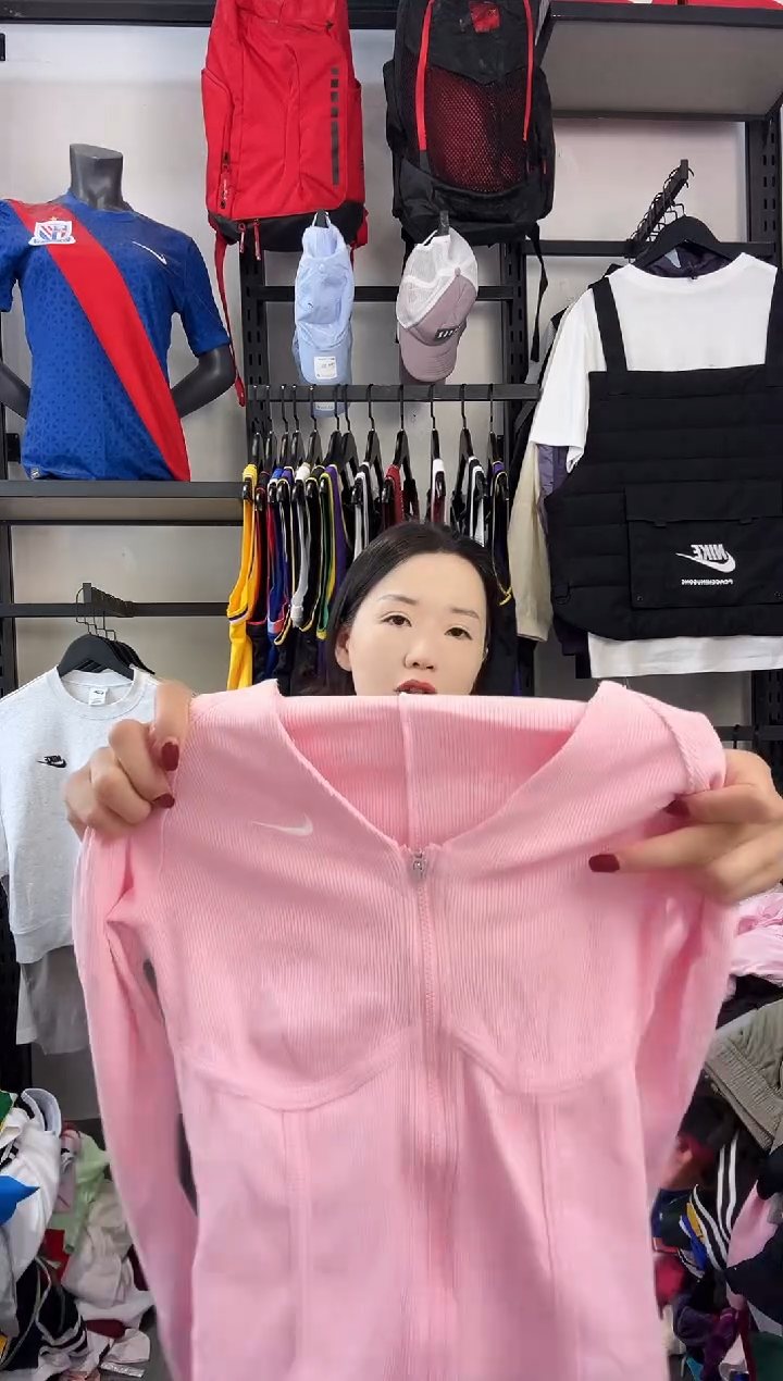701  ·编码 瑕疵款以直播间过款为准 尺码·160 S