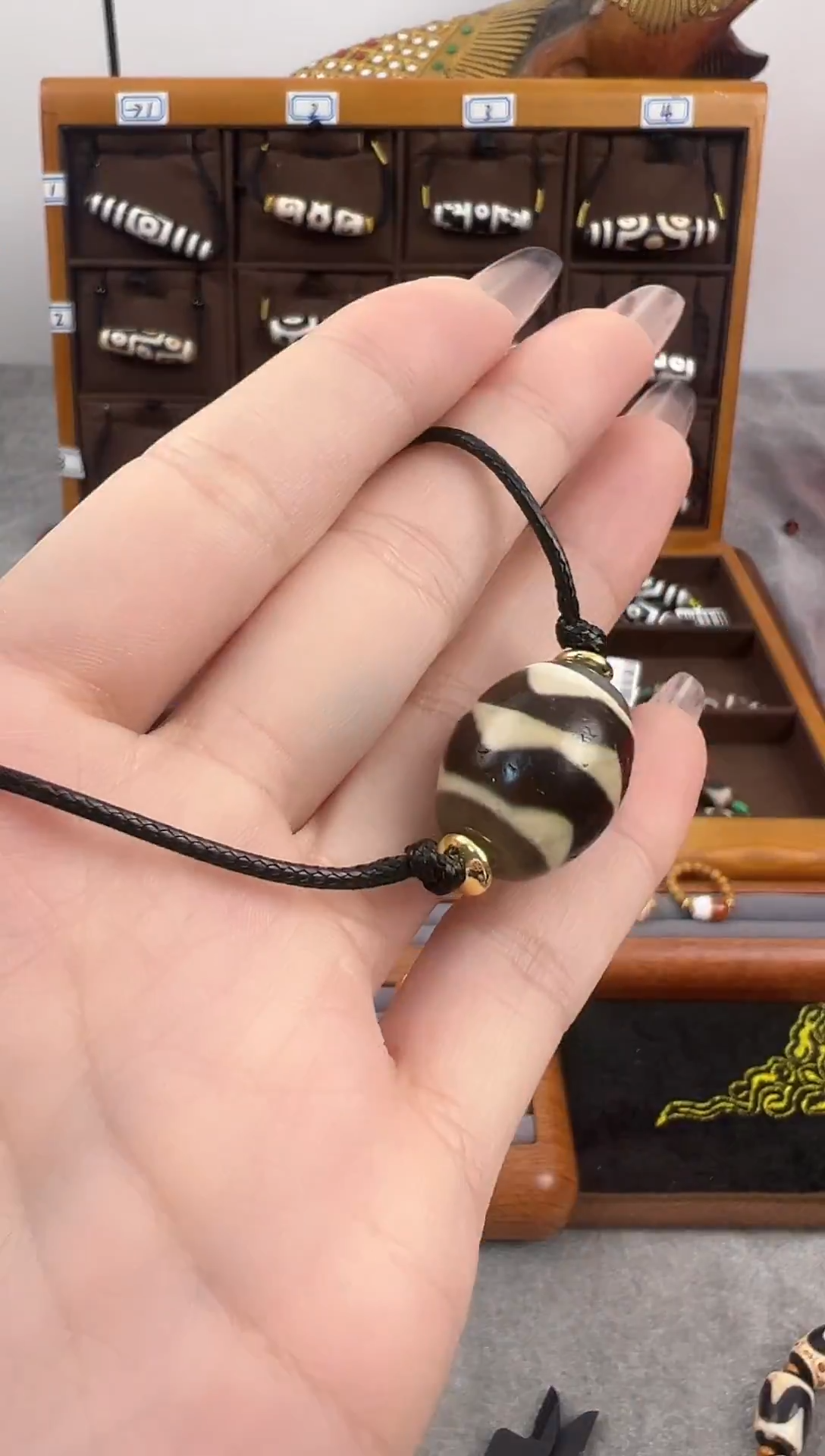 玛瑙/玉髓（覆膜）颈饰未镶嵌71.（微瑕）