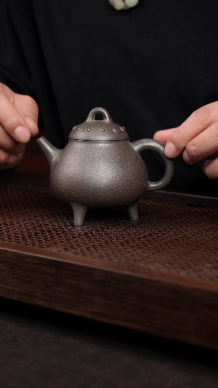 【闪购商品】紫砂茶壶岩中泥三足鼎