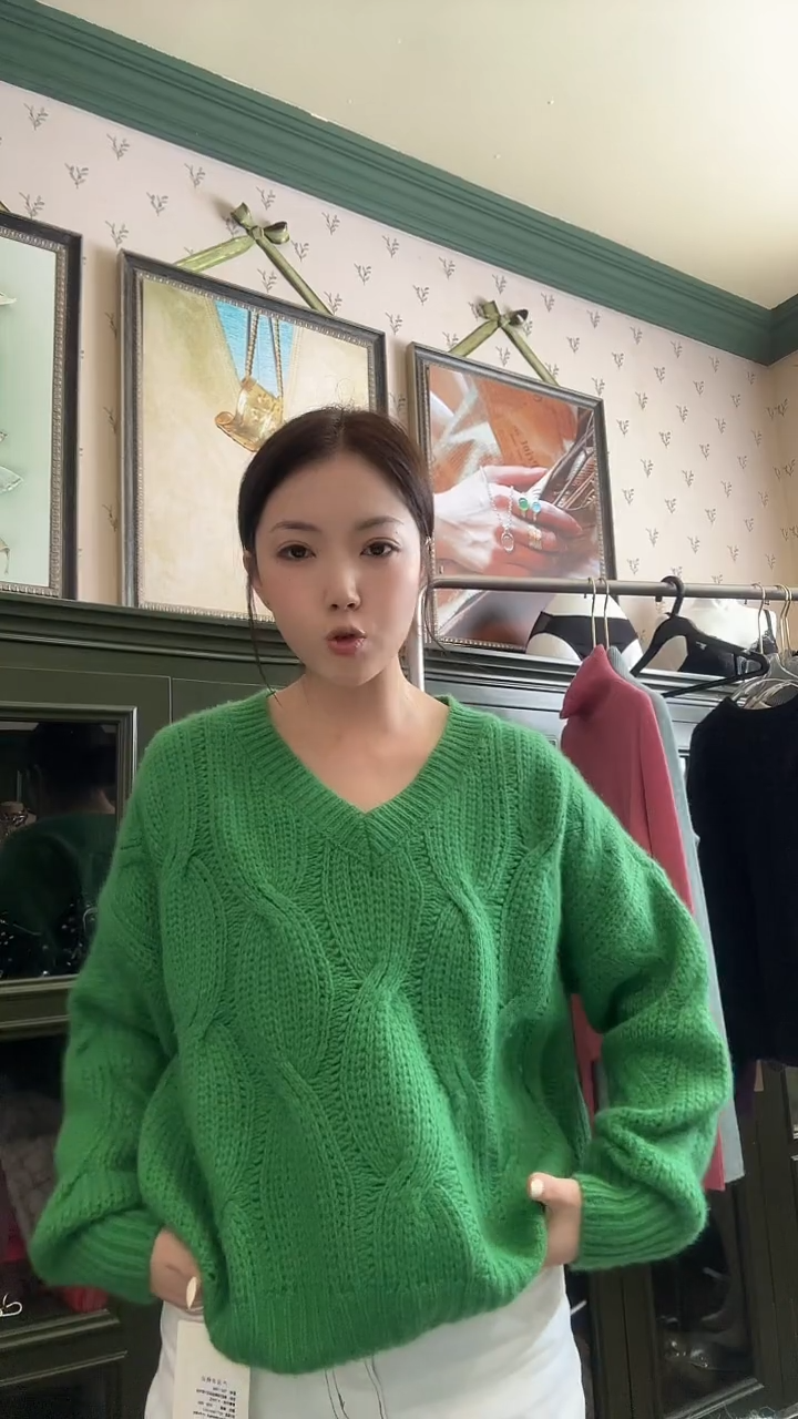 绿色浣熊绒粗织绞花上衣
