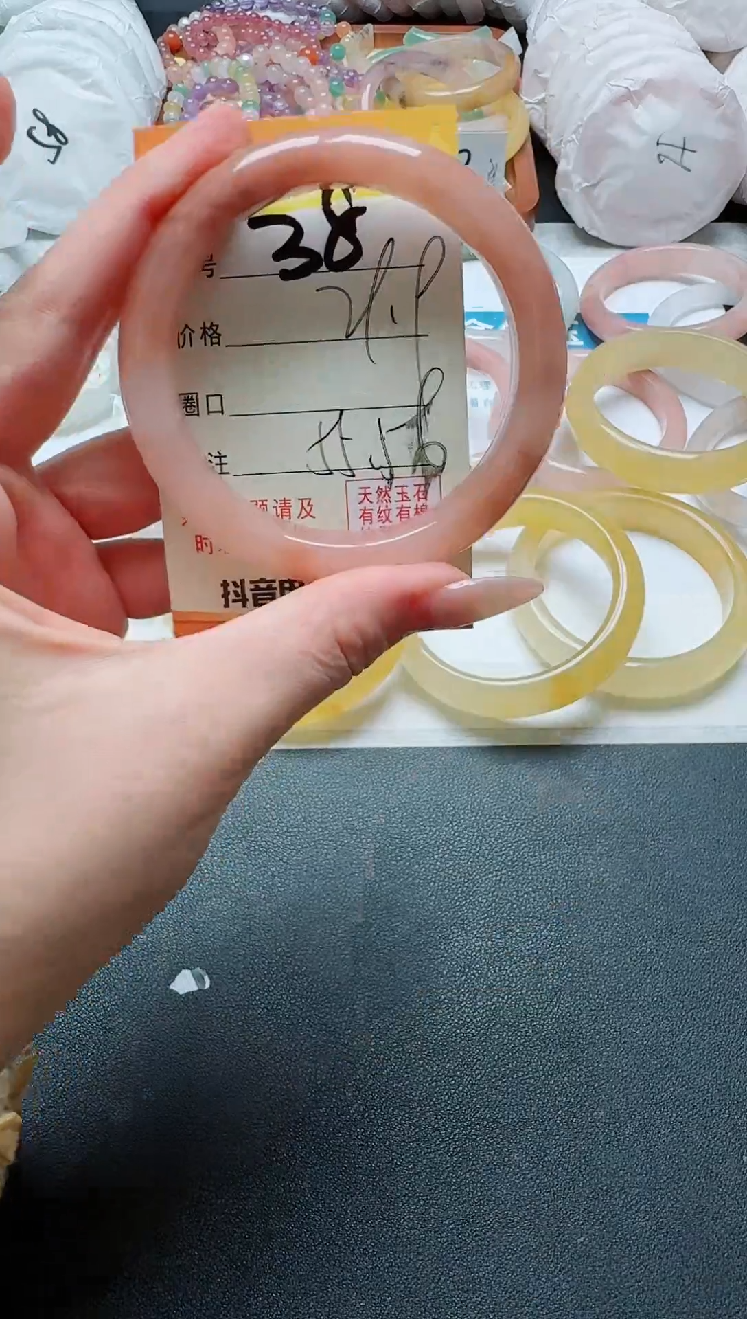 【闪购商品】石英质玉手镯未镶嵌38