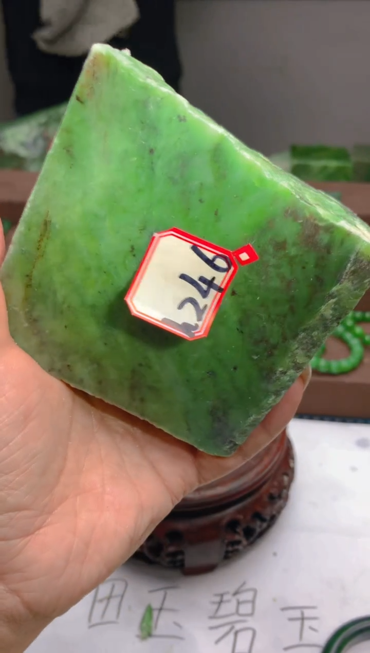 【闪购商品】和田玉（碧玉）未镶嵌珠宝半成品1