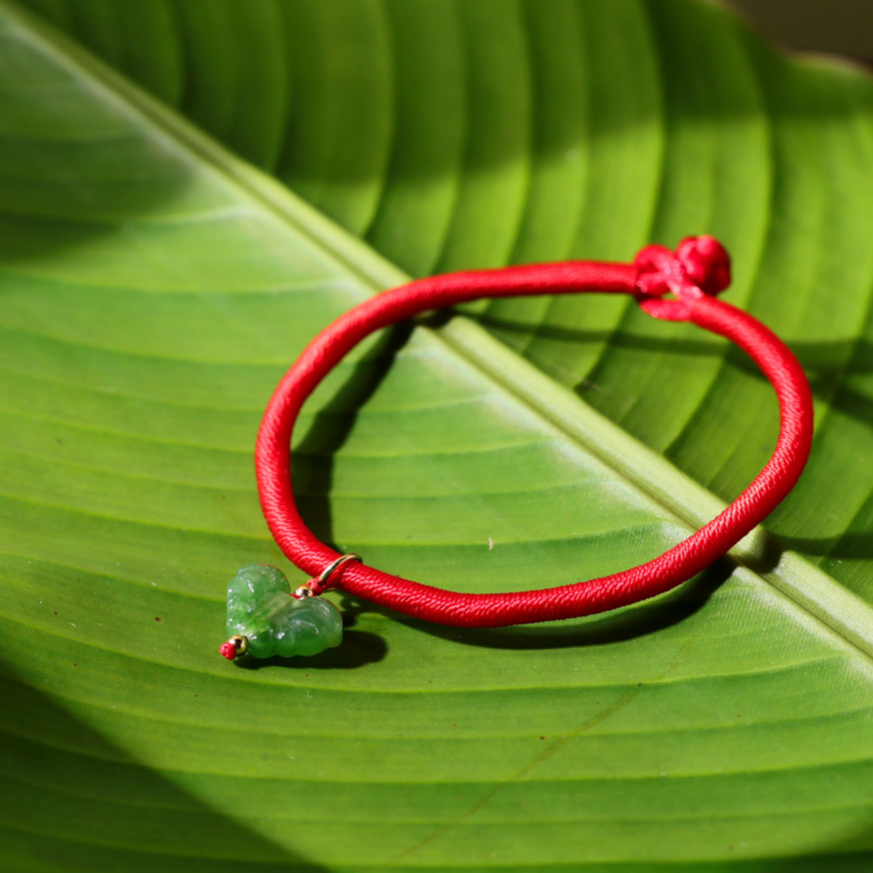 【意婵】《端午》精品天然老俄料碧玉精雕蝴蝶红绳手链-912055