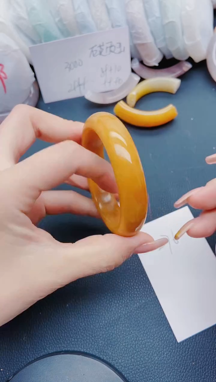 【闪购商品】石英质玉手镯未镶嵌L76-57-56