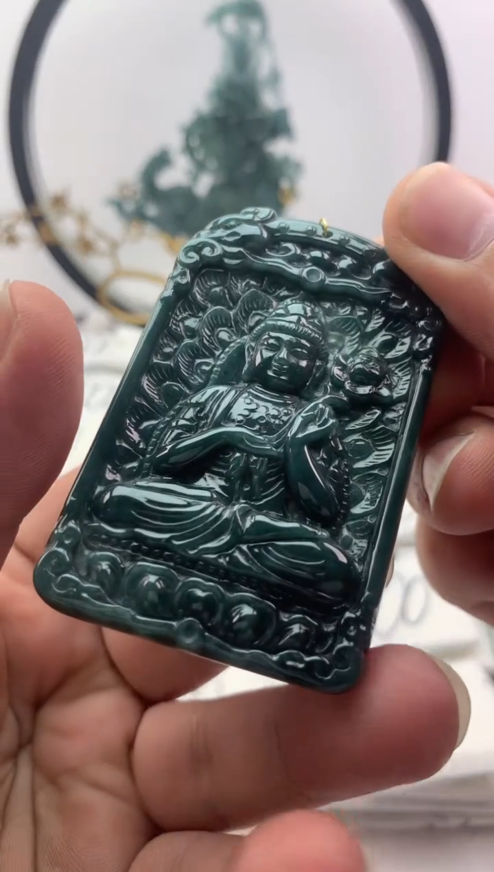 翡翠未镶嵌颈饰大势至