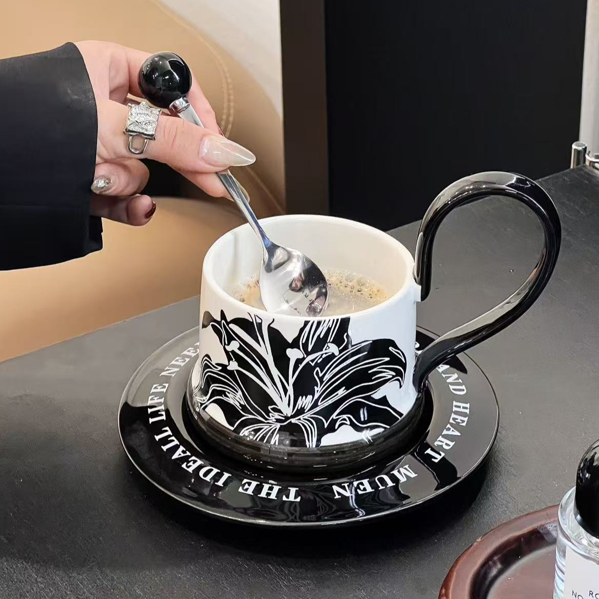 满氛黑色咖啡杯高档陶瓷杯碟套装高级感轻奢马克杯设计感小众杯子