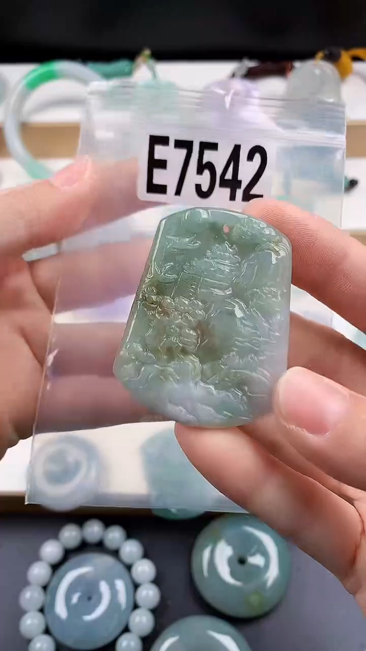 颈饰未镶嵌翡翠天然翡翠吊坠挂件