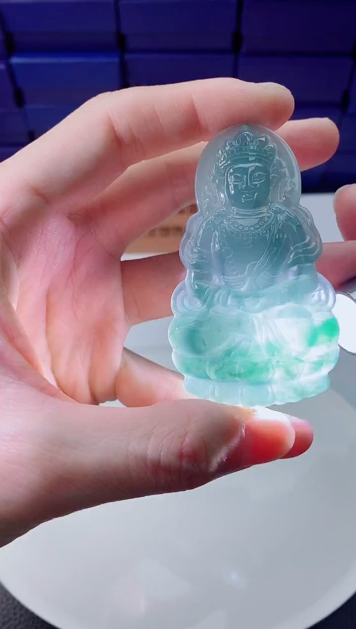 翡翠未镶嵌颈饰         