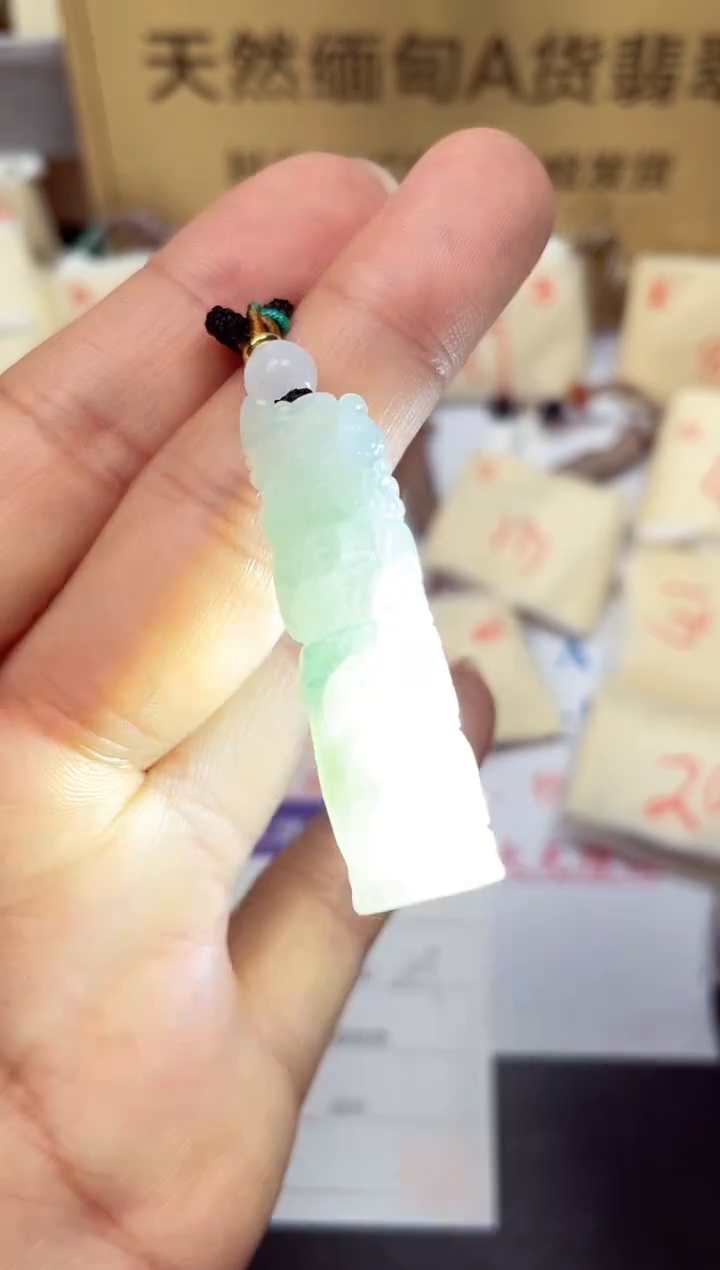 颈饰未镶嵌翡翠天然缅甸翡翠A货