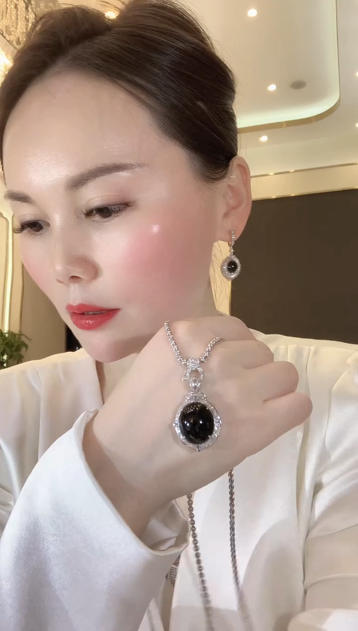 【闪购商品】翡翠吊坠(不含链)18K金镶嵌A 88 