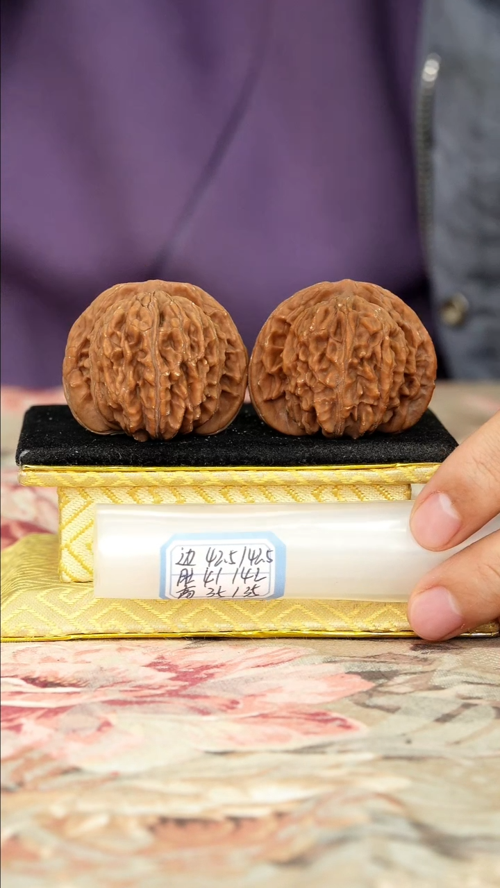 【闪购商品】文玩核桃把件一代楼