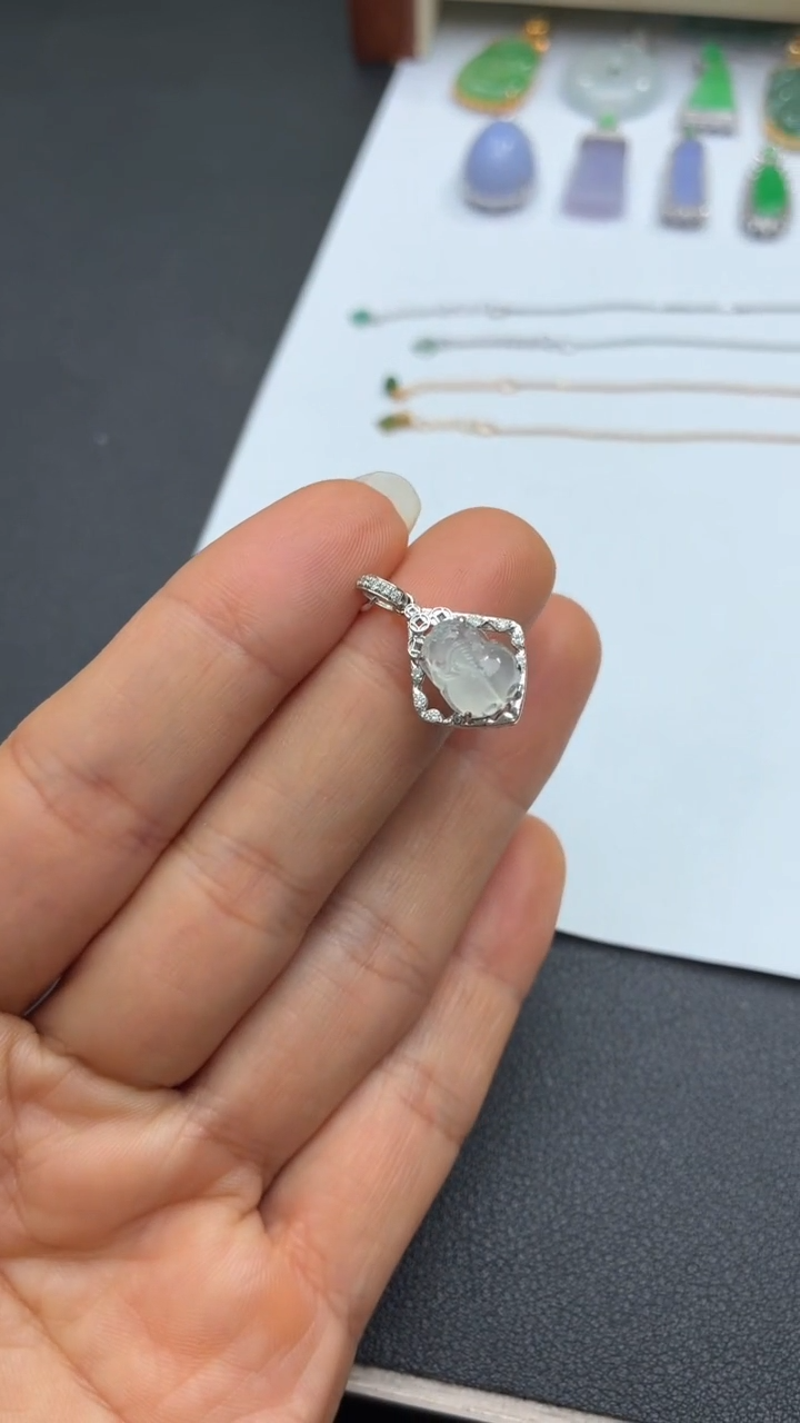 颈饰18K金镶嵌翡翠天然翡翠A货