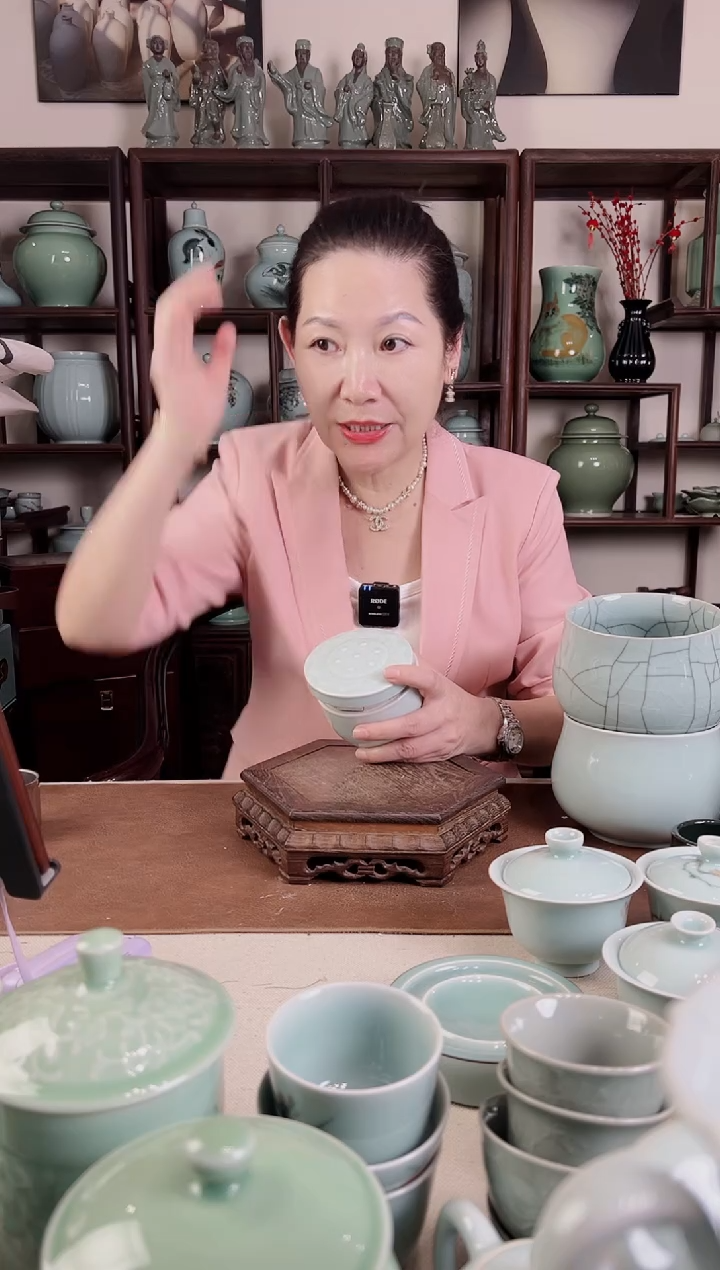 粉青 莲韵 茶叶罐