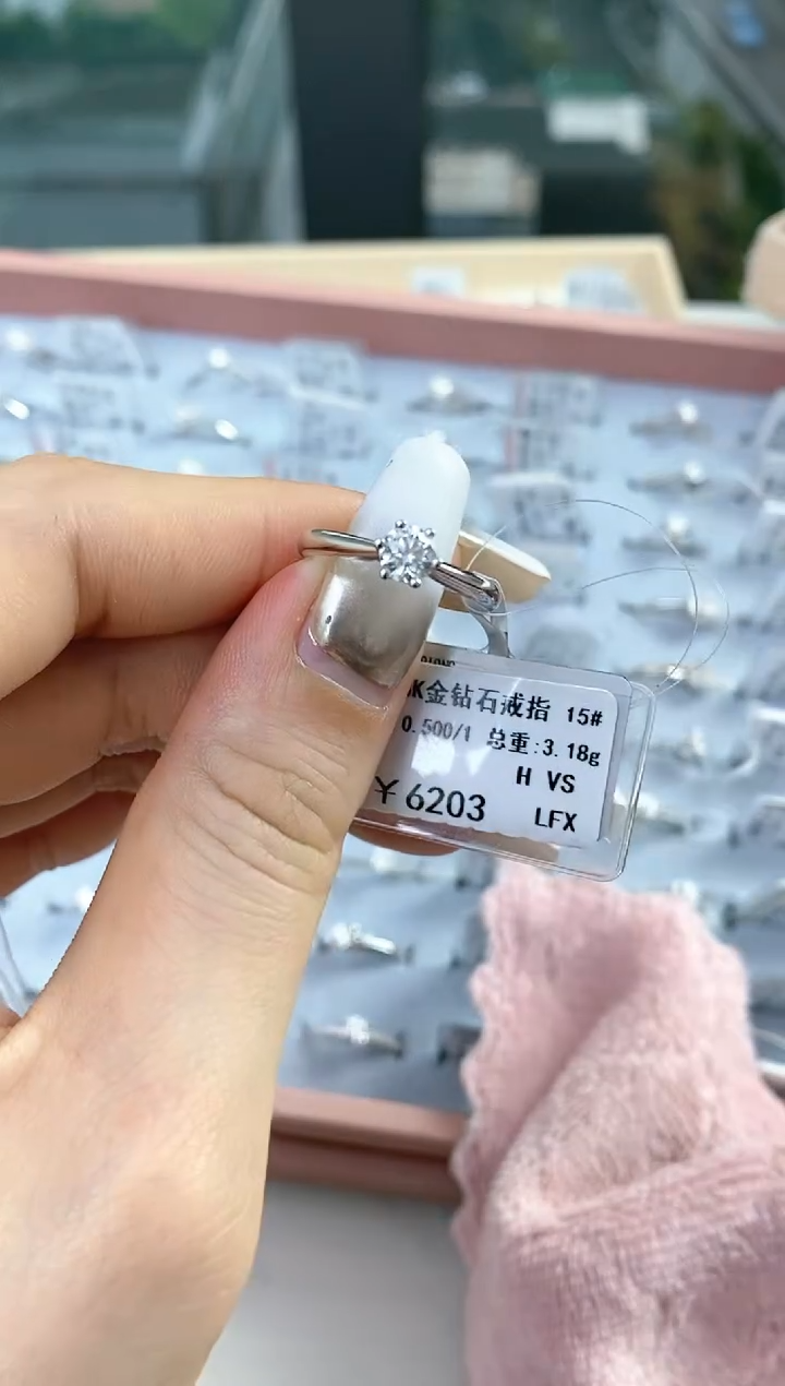 【闪购商品】钻石戒指/指环18K金镶嵌剪标不退换