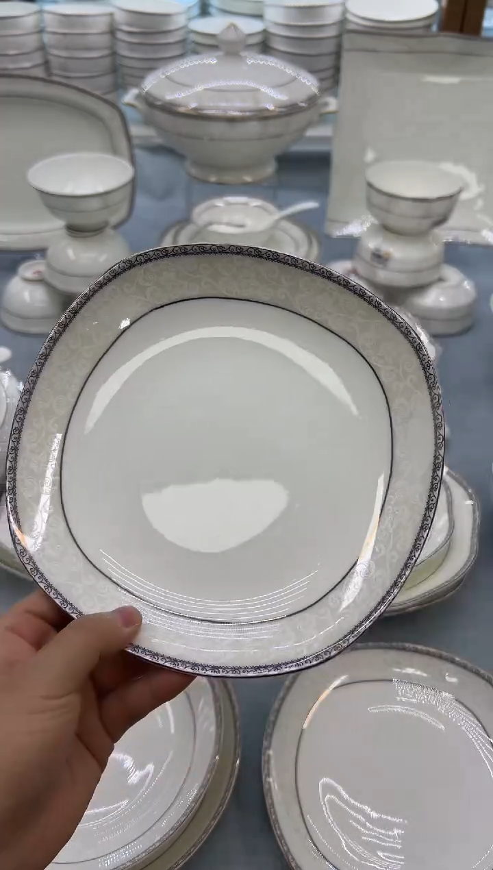 骨瓷玲珑8方2个  