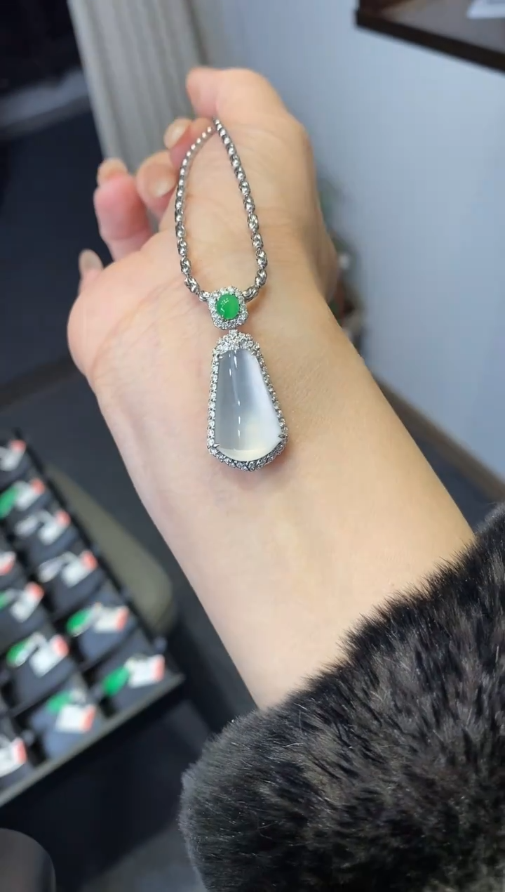 吊坠(不含链)18K金镶嵌翡翠无事柱