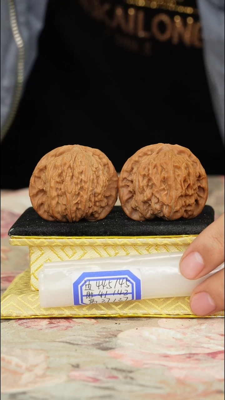 【闪购商品】文玩核桃把件白狮子