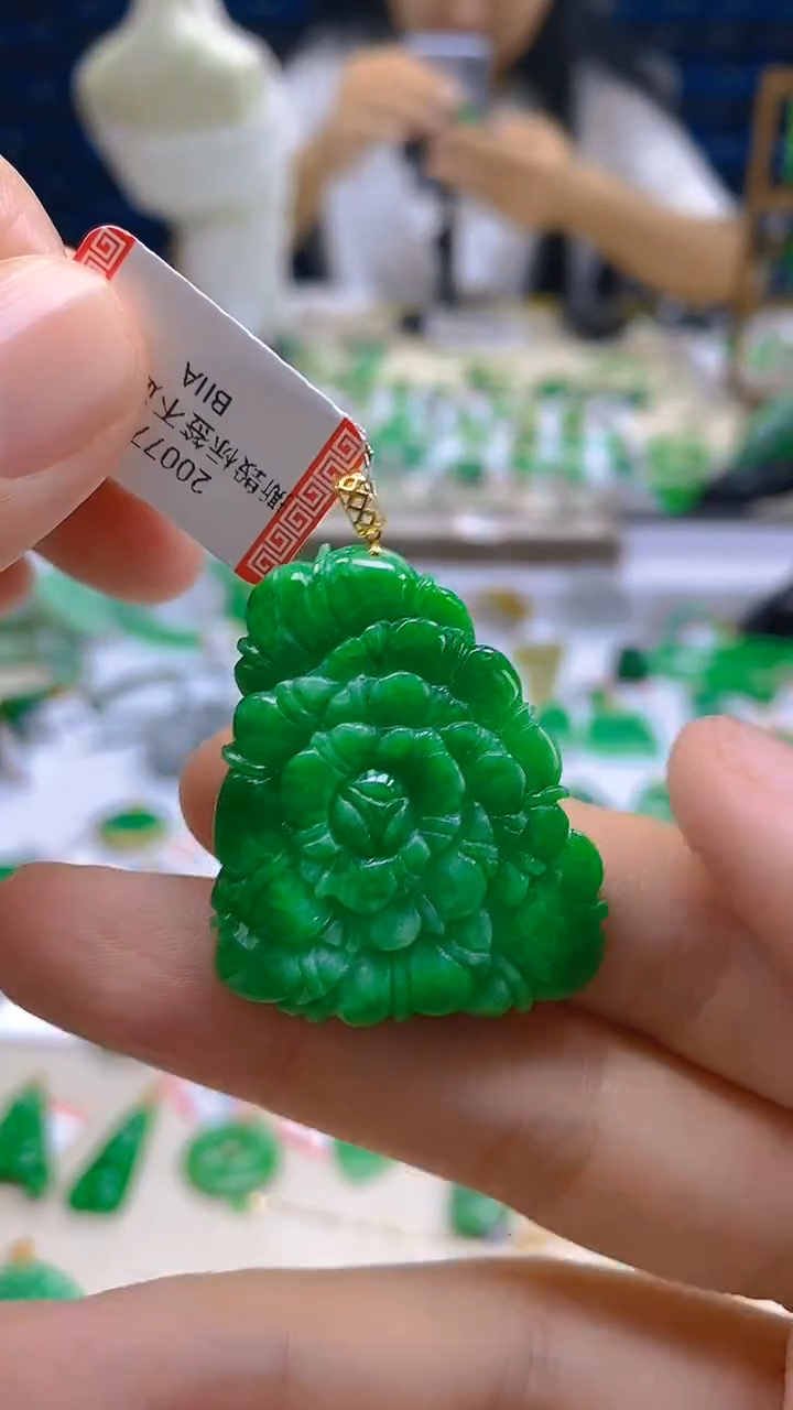 颈饰18K金镶嵌翡翠新号开播 全场乱卖