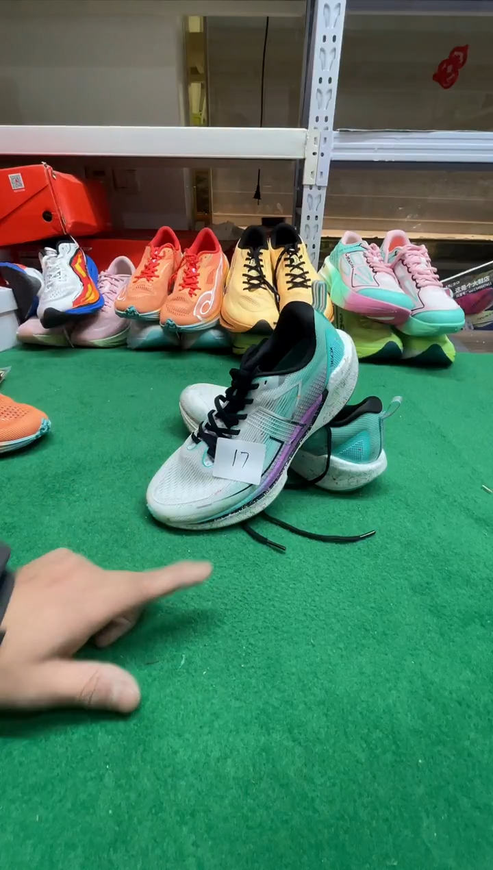 栀**开这是个大鞋店的鞋