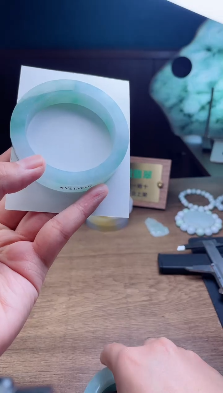 未镶嵌手镯定制翡翠小***喵定制