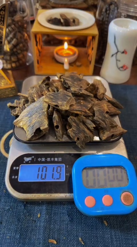 【闪购商品】沉香摆件海南紫棋块料101克