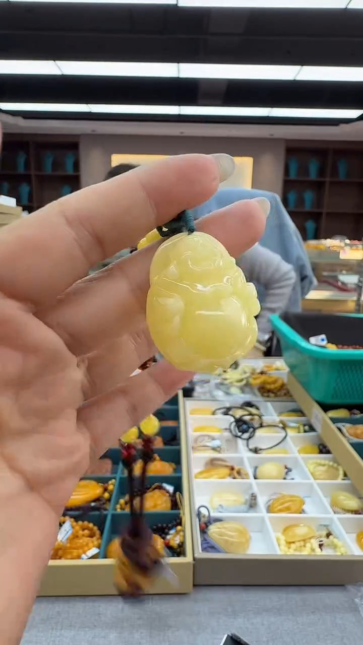 琥珀颈饰未镶嵌162秒拍号 假一罚三 
