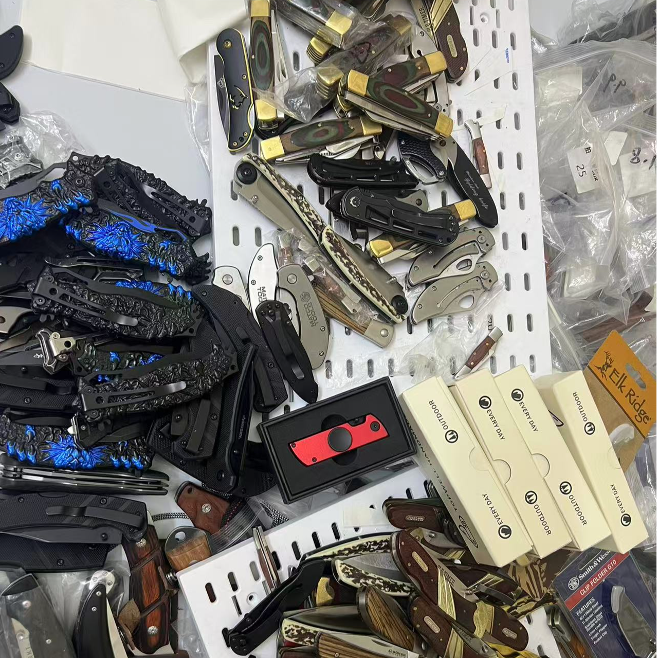 户外多功能折叠小刀外贸库存实用工具